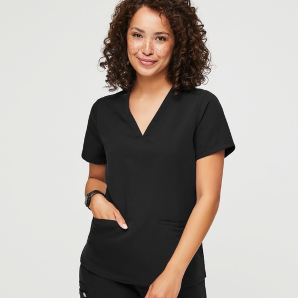 FIGS Casma Three Pocket Scrub Top